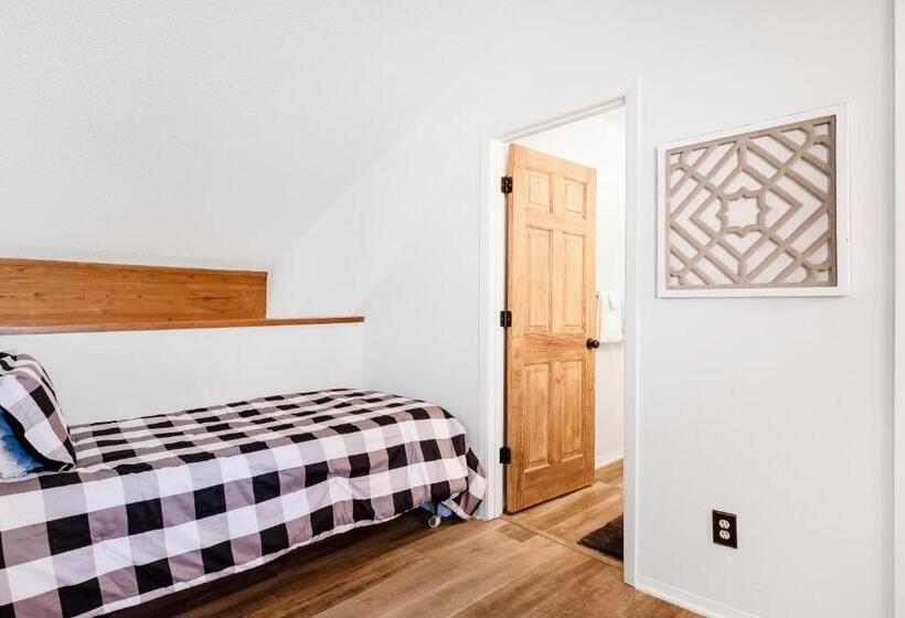 בית מלון כפרי Pines 4043