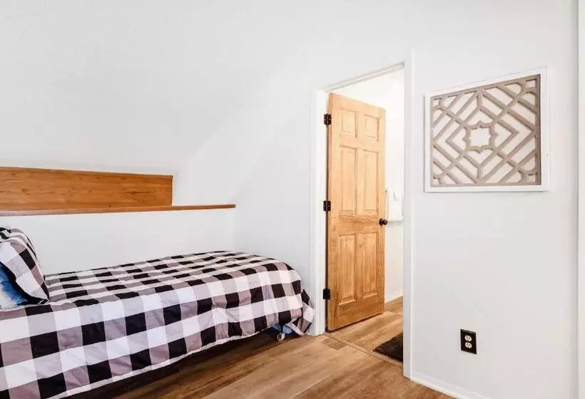 Hotelli Pines 4043