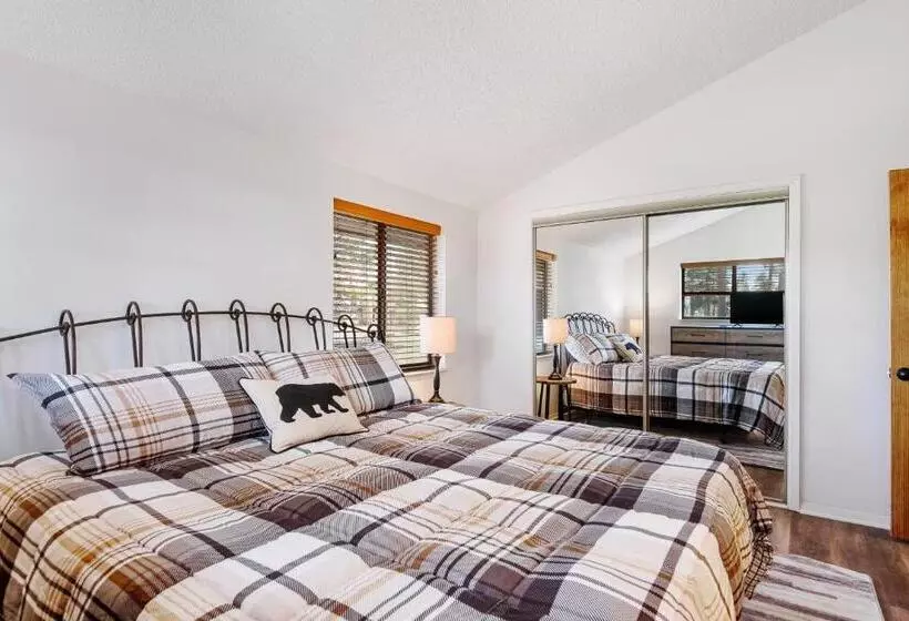 Hotelli Pines 4043