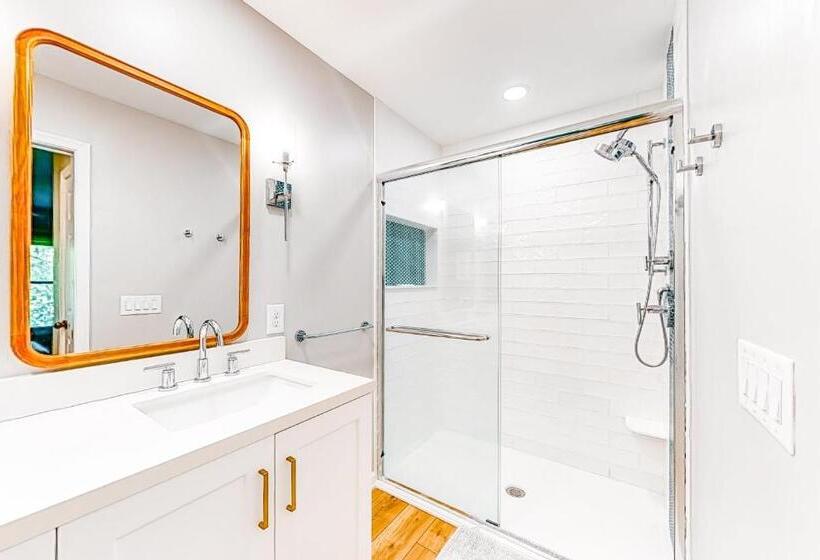 هتل Sea Colony   56053 Pinewood Dr