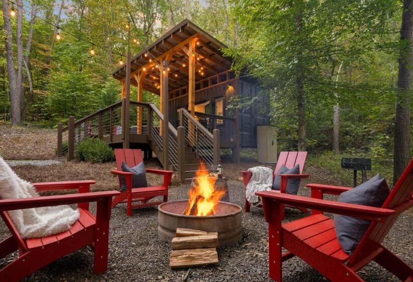 هتل The Container At Camp Toccoa