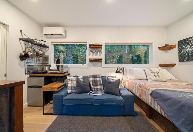 هتل The Container At Camp Toccoa