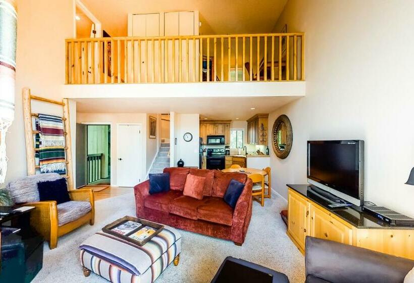 בית מלון כפרי Western Dreams