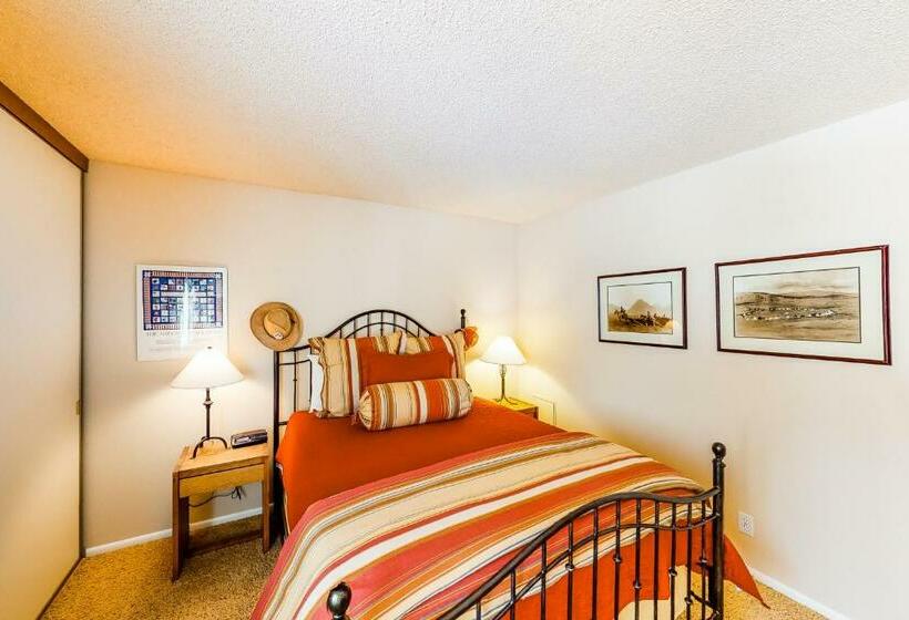 בית מלון כפרי Western Dreams