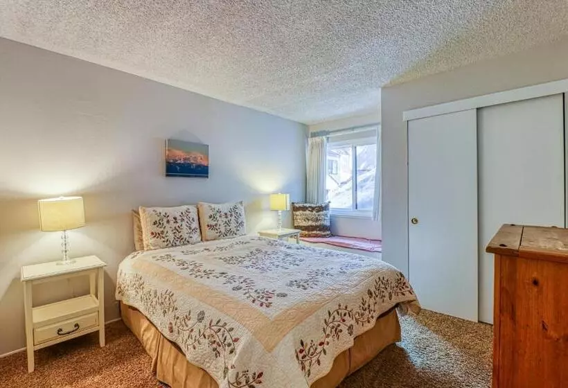 ホテル 2 Bed 2 Bath Apartment In Carnelian Bay
