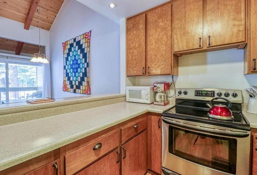 هتل 2 Bed 2 Bath Apartment In Carnelian Bay