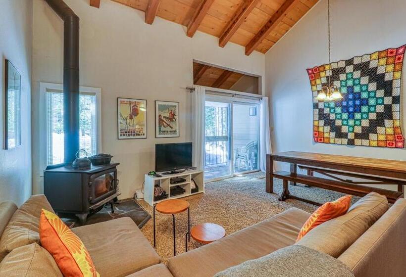 هتل 2 Bed 2 Bath Apartment In Carnelian Bay