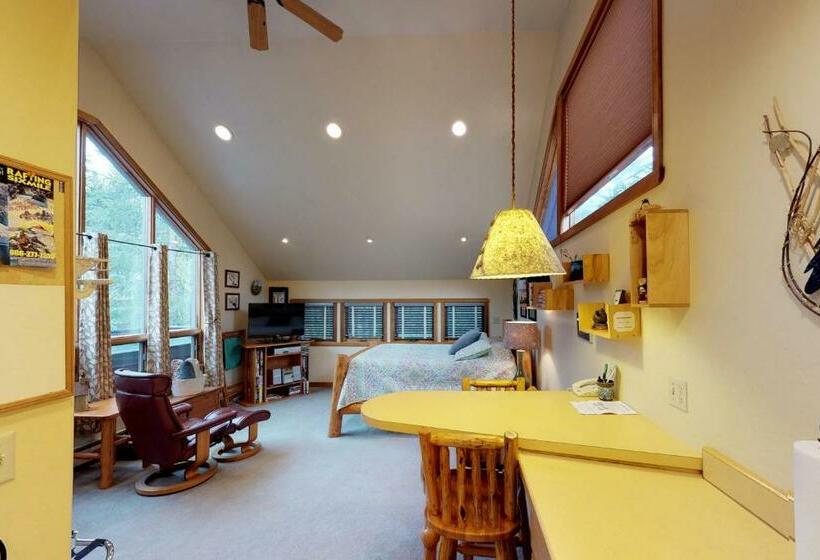 Szálloda Crow Creek