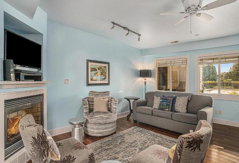 Отель Bluebird Condo