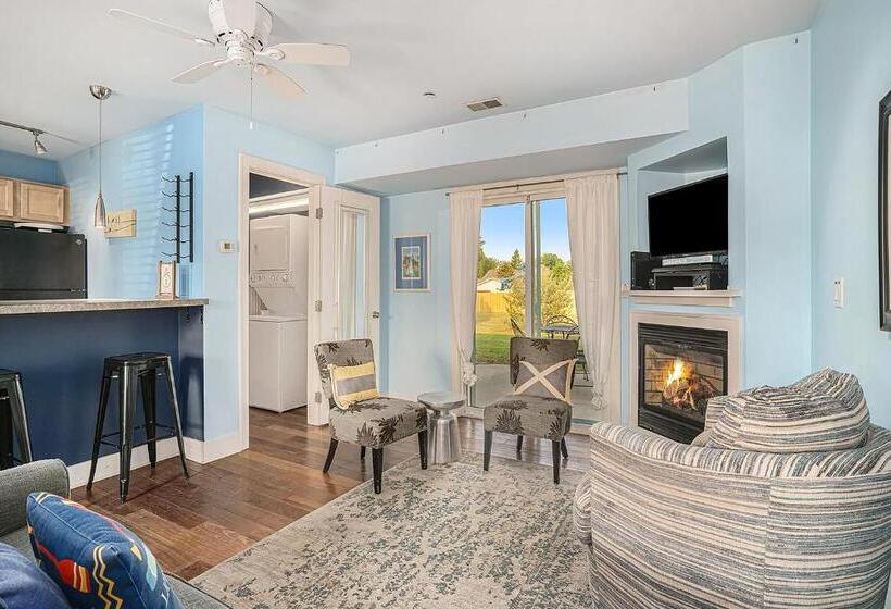 Отель Bluebird Condo