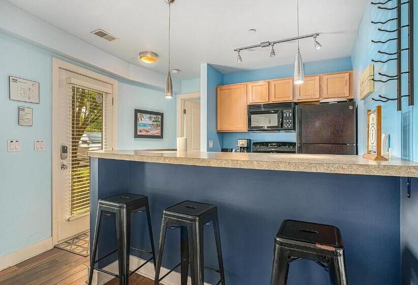 Отель Bluebird Condo