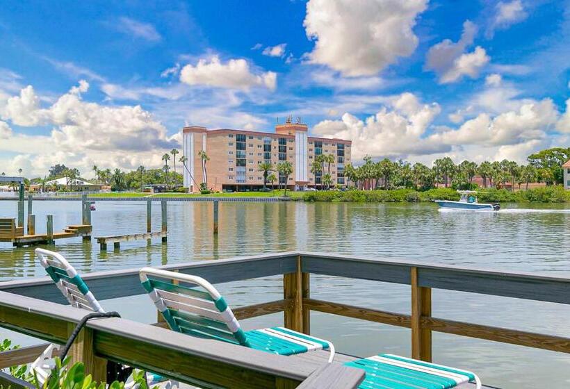 ホテル Quiet Waters 4b