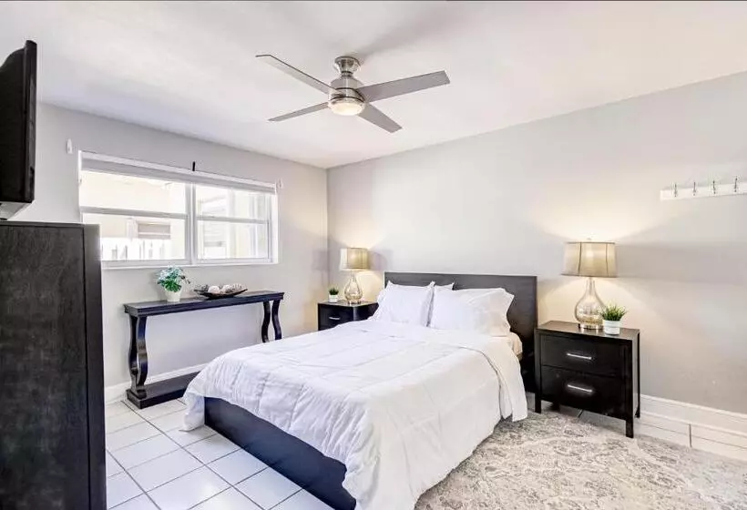 Hotelli Deerfield Delight #2