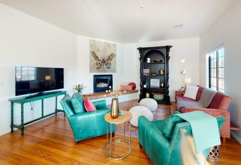 Hotel Grasshopper Gem