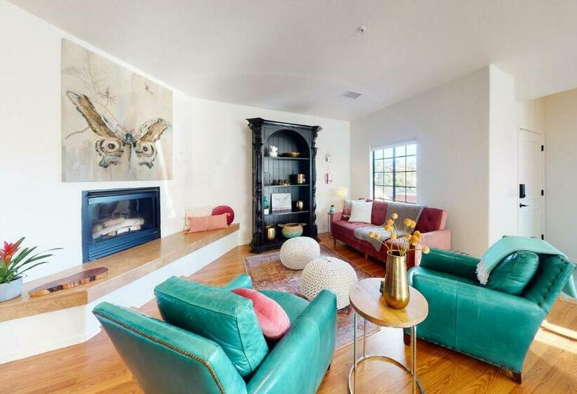 Hotel Grasshopper Gem