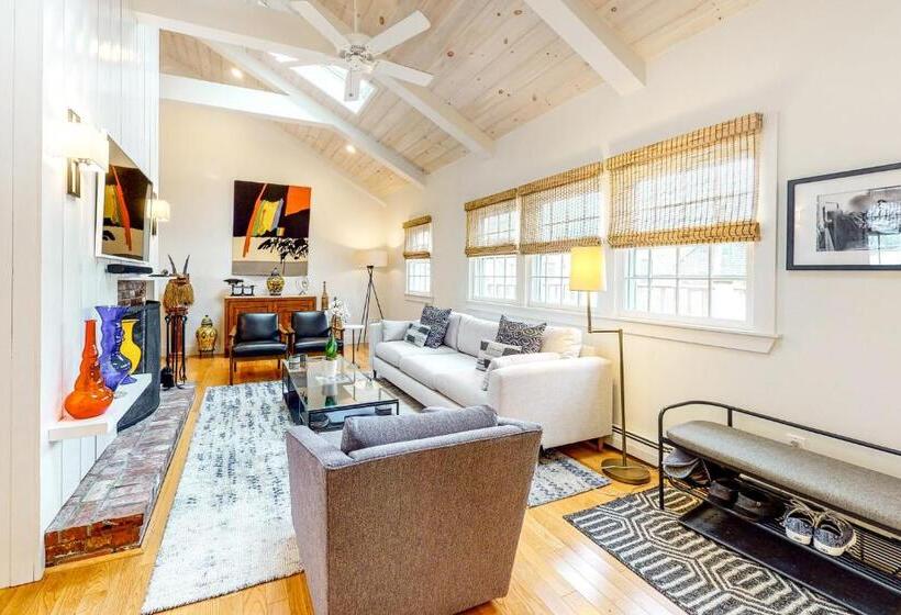 هتل Penthouse On Commercial