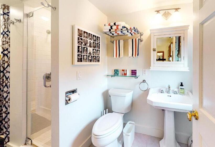 هتل Penthouse On Commercial