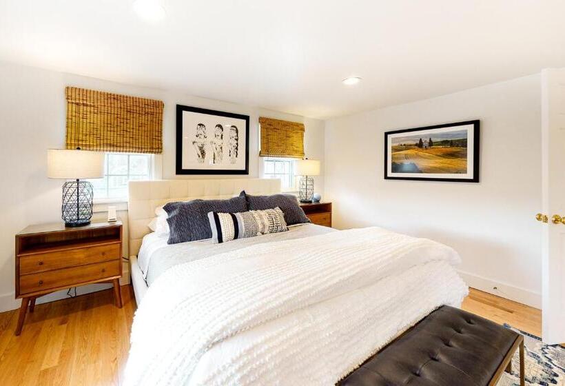 هتل Penthouse On Commercial