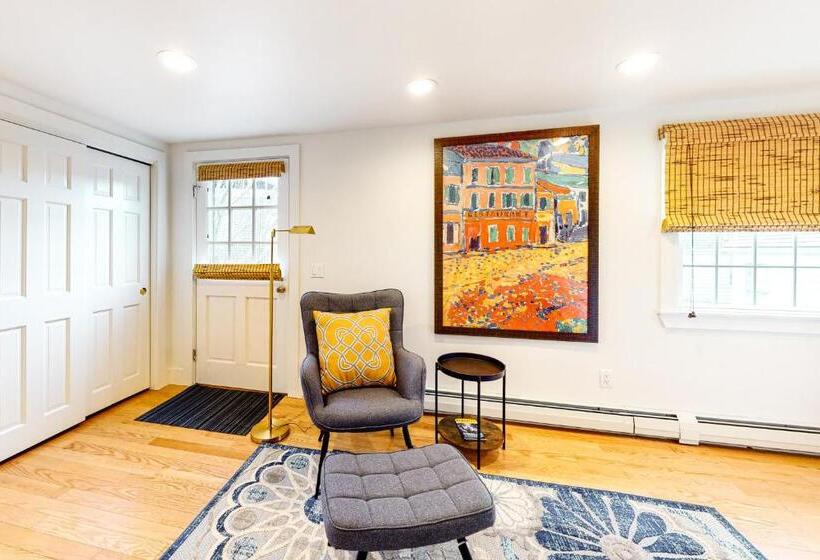 هتل Penthouse On Commercial