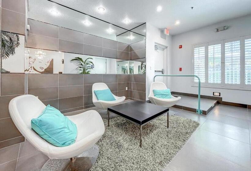 فندق The Wave 202