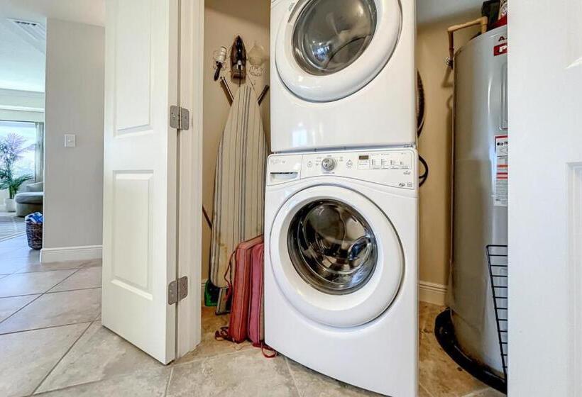 فندق The Wave 202