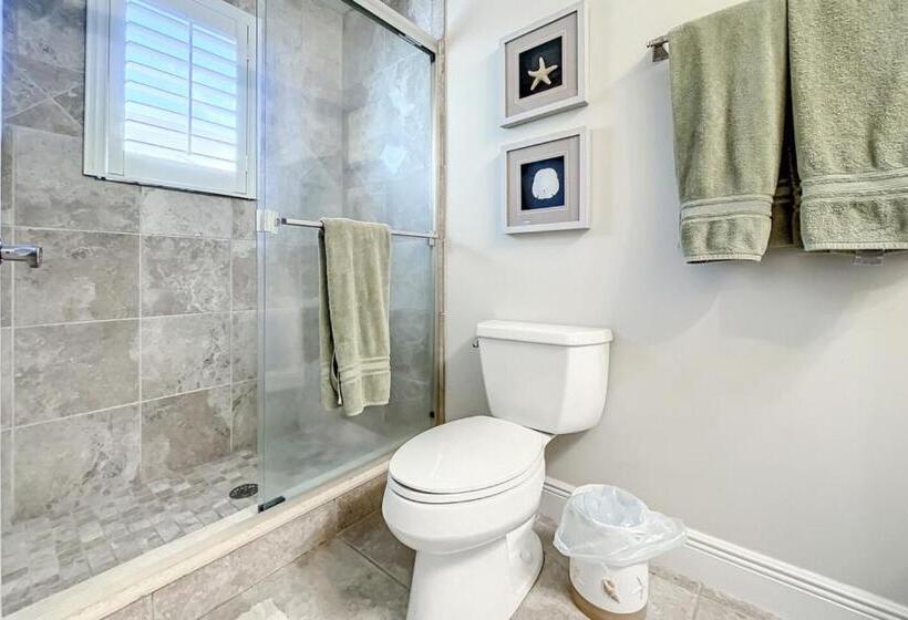 فندق The Wave 202