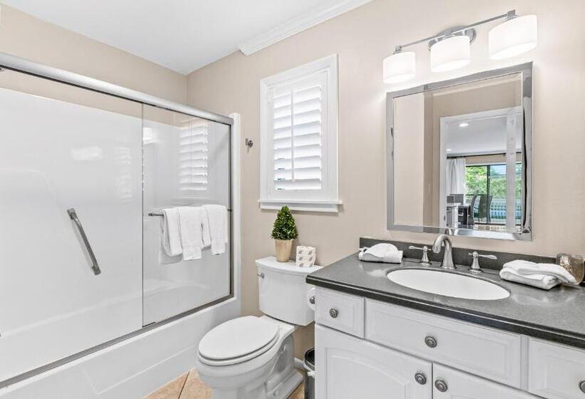 Отель Beachwood Villas F 4