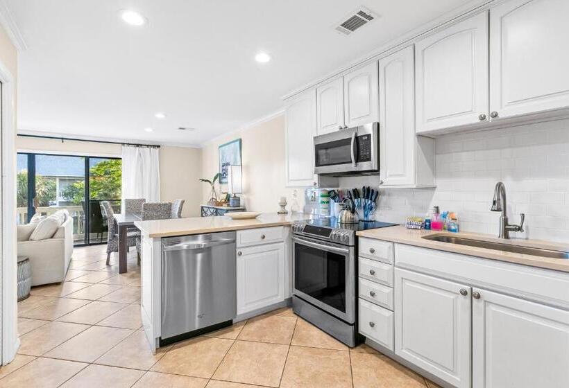 Отель Beachwood Villas F 4