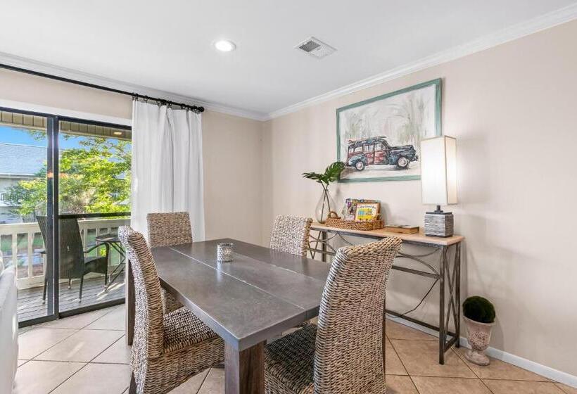 Отель Beachwood Villas F 4