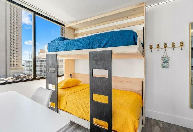 ホテル Pacific Monarch 802   Beach N Musubi