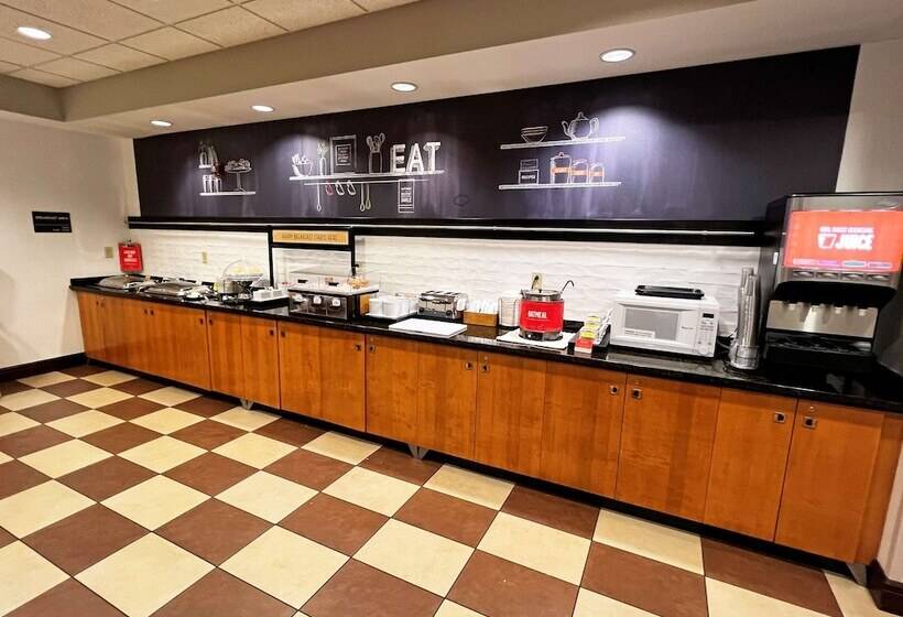 فندق Hampton Inn Kearney