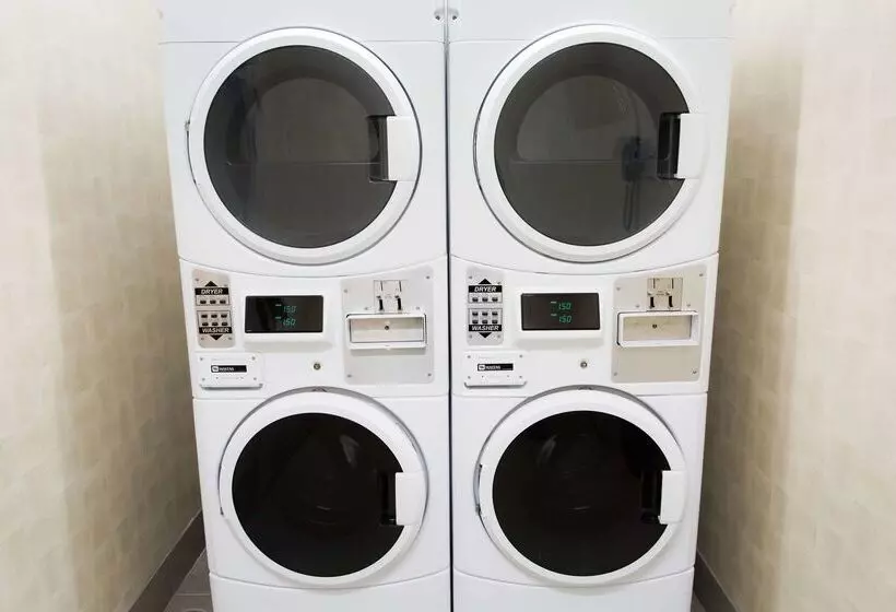 Отель Hampton Inn By Hilton Lloydminster