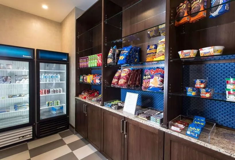 Отель Hampton Inn By Hilton Lloydminster