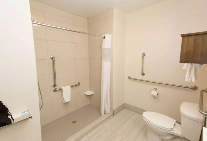 Отель Hampton Inn By Hilton Lloydminster