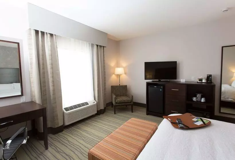 Отель Hampton Inn By Hilton Lloydminster