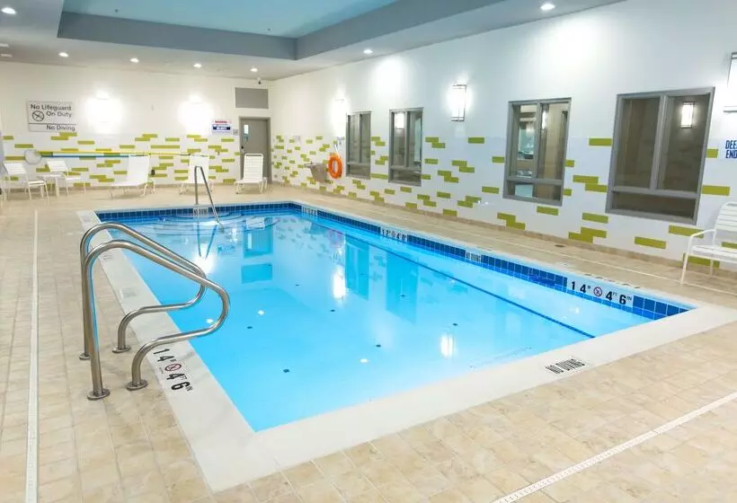 Отель Hampton Inn By Hilton Lloydminster