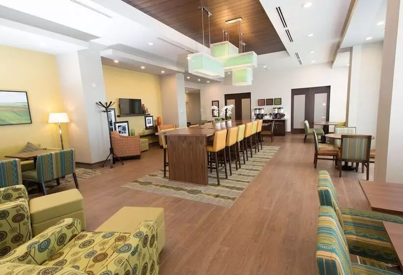 Отель Hampton Inn By Hilton Lloydminster