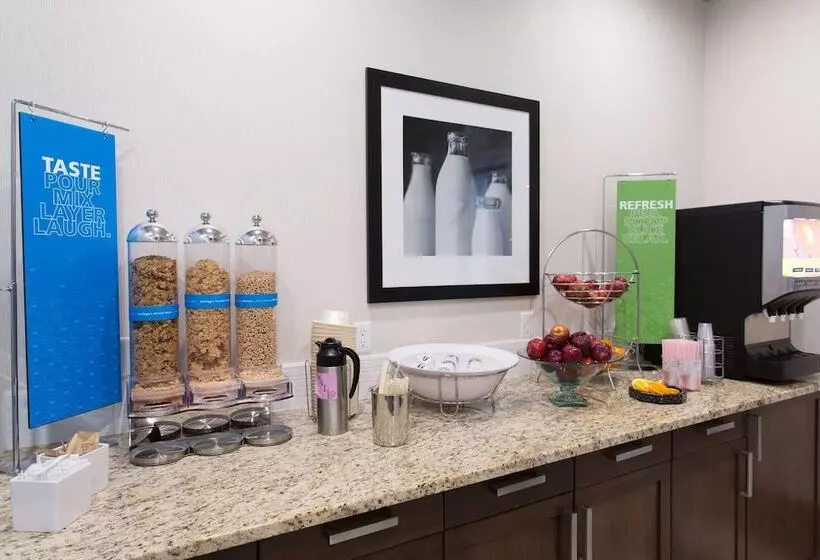 Отель Hampton Inn By Hilton Lloydminster