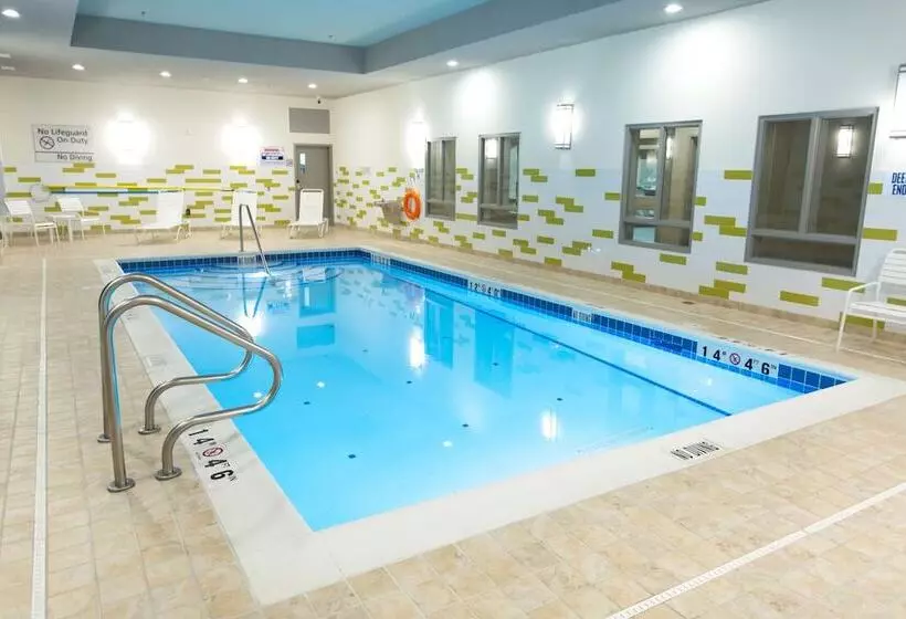 Отель Hampton Inn By Hilton Lloydminster