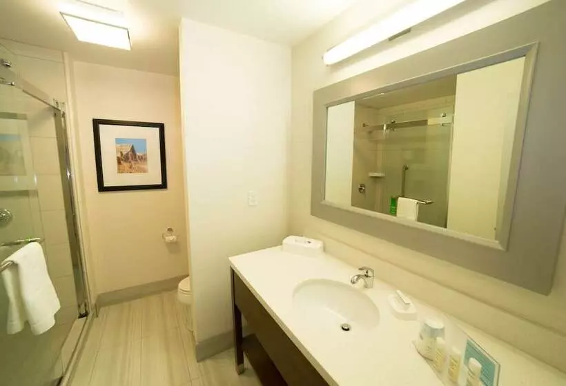 Отель Hampton Inn By Hilton Lloydminster