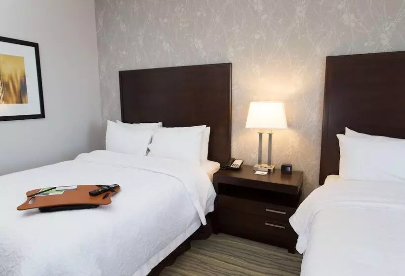 Отель Hampton Inn By Hilton Lloydminster