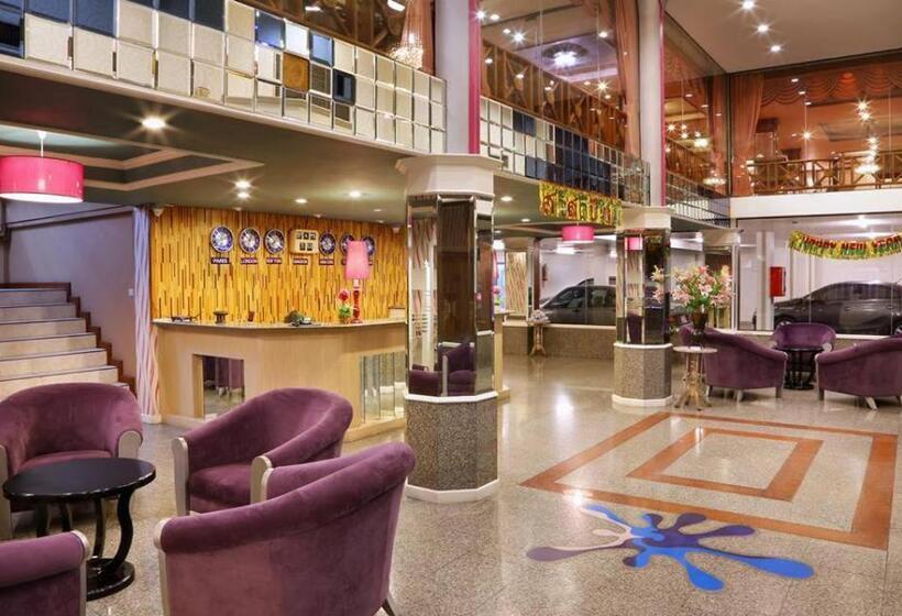 בית מלון כפרי Highway