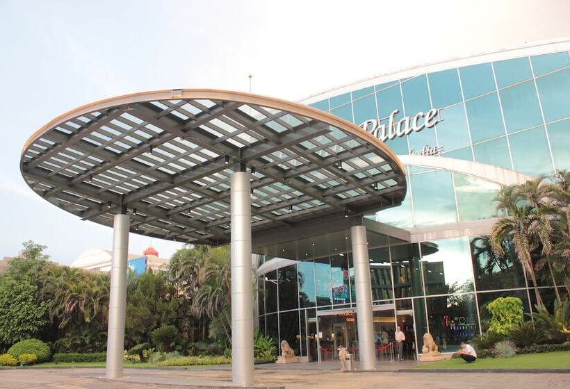 בית מלון כפרי Holiday Palace