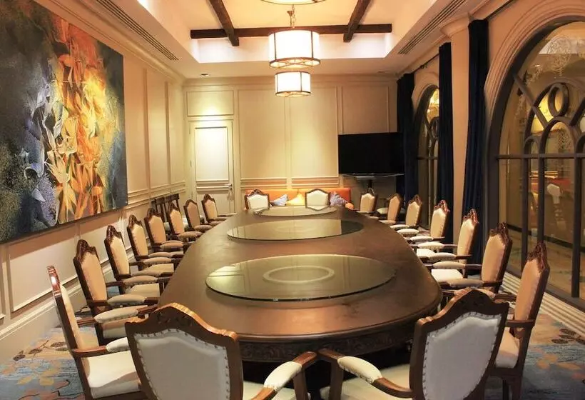 فندق Holiday Palace