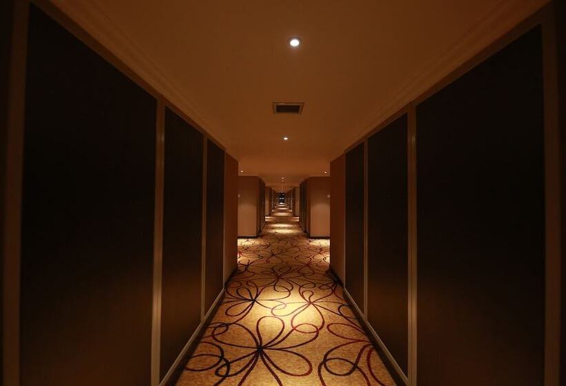 בית מלון כפרי Holiday Palace