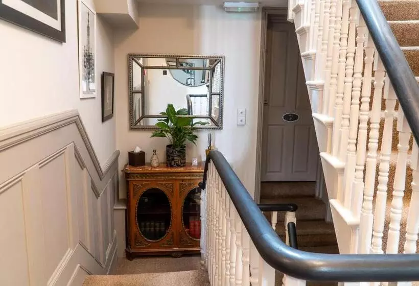 پانسیون Number 46