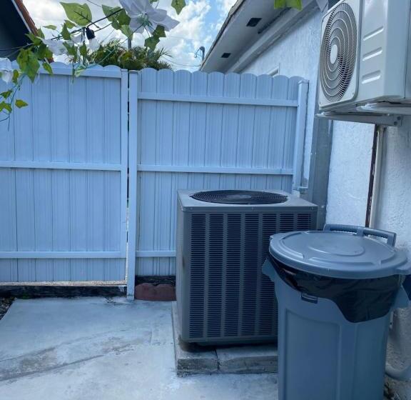 צימר Tiny Place W Private Hot Jacuzzi 7 Min To Miami International Airport