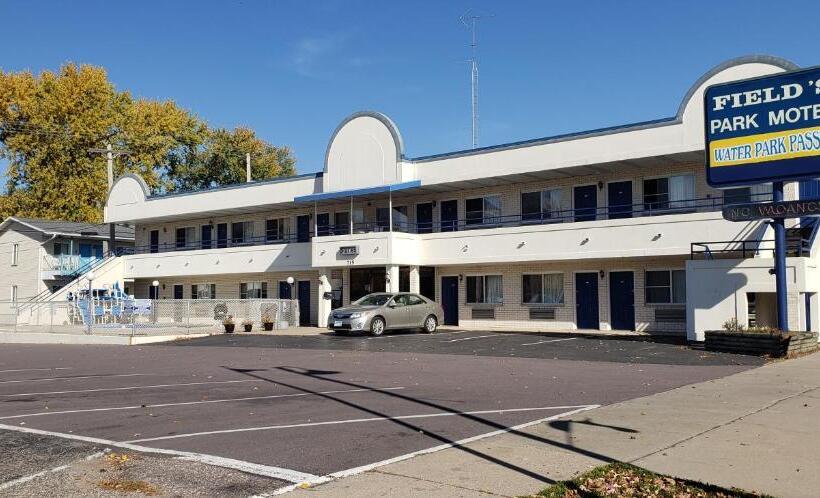 Fields Park Motel