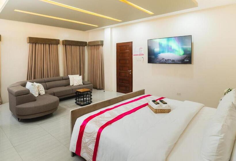 هتل Monica Midtown Suites