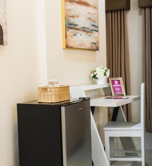 هتل Monica Midtown Suites